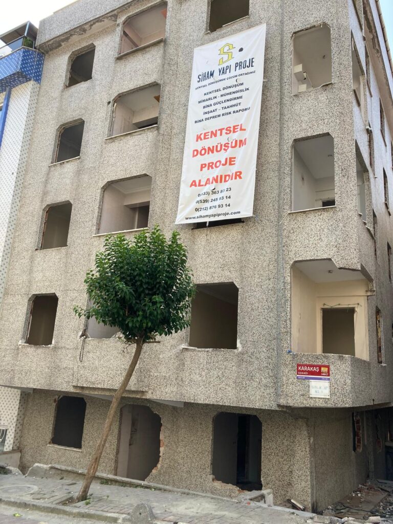 Kentsel dönüşüm kapsamında yenilenmiş bina ve eski yapı karşılaştırma